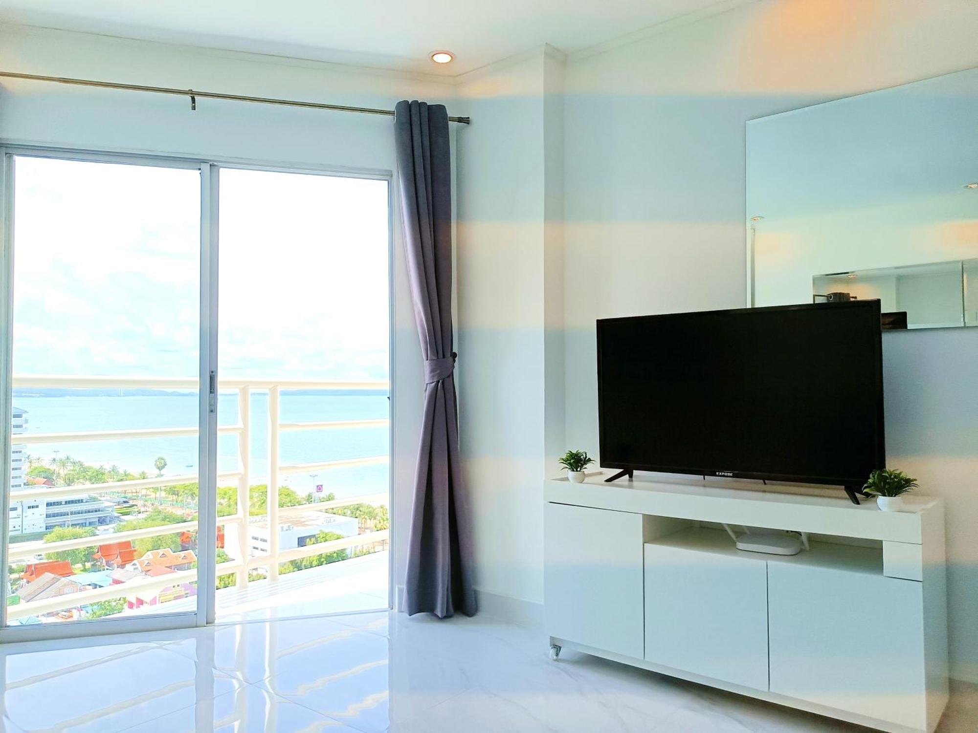 Sea View Beachfront Condos Pattaya Джомтиен Бийч Екстериор снимка