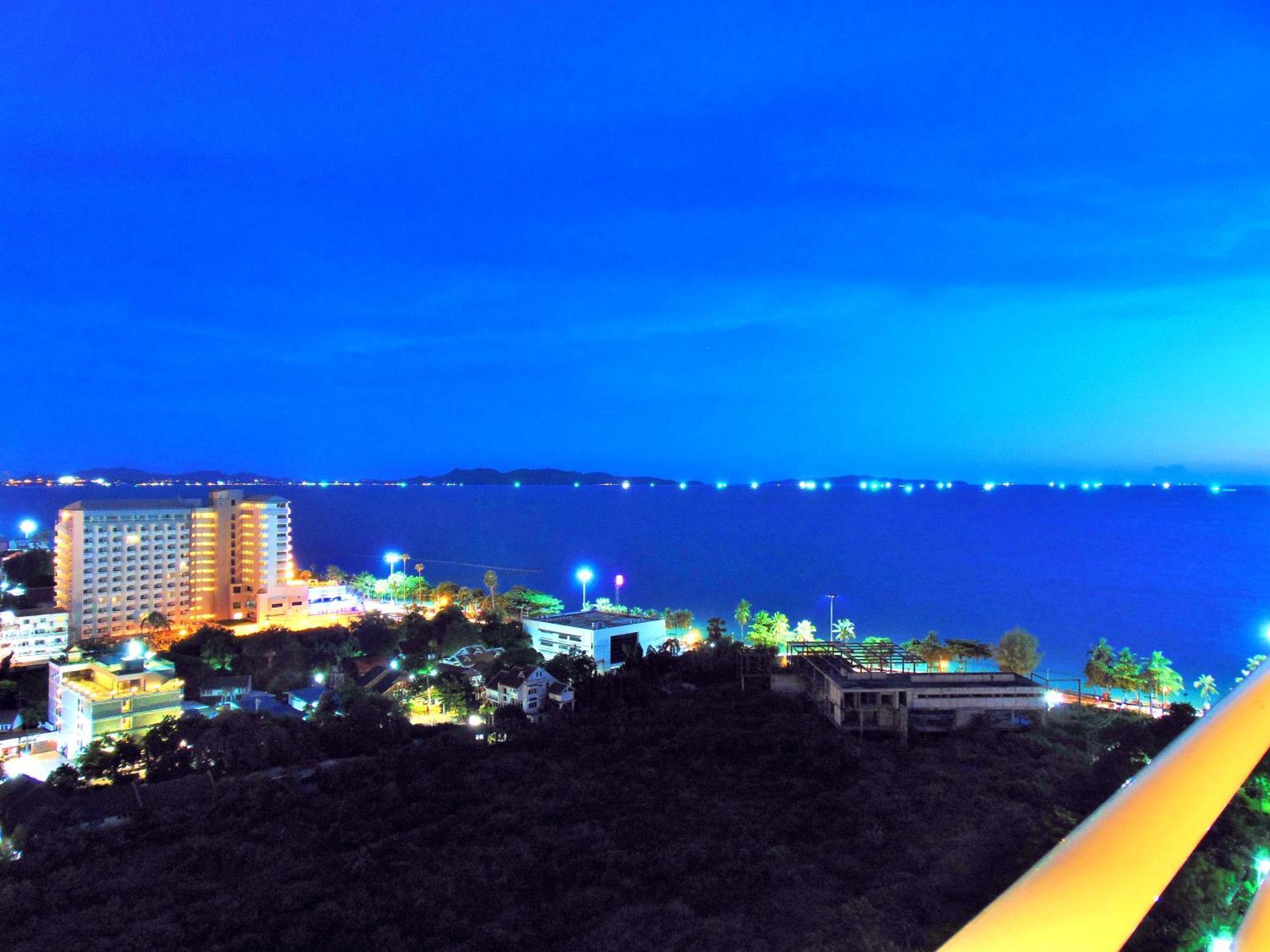 Sea View Beachfront Condos Pattaya Джомтиен Бийч Екстериор снимка