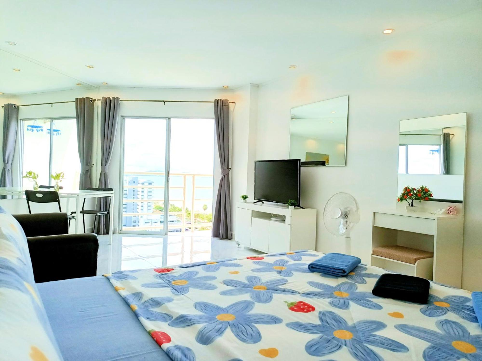 Sea View Beachfront Condos Pattaya Джомтиен Бийч Екстериор снимка