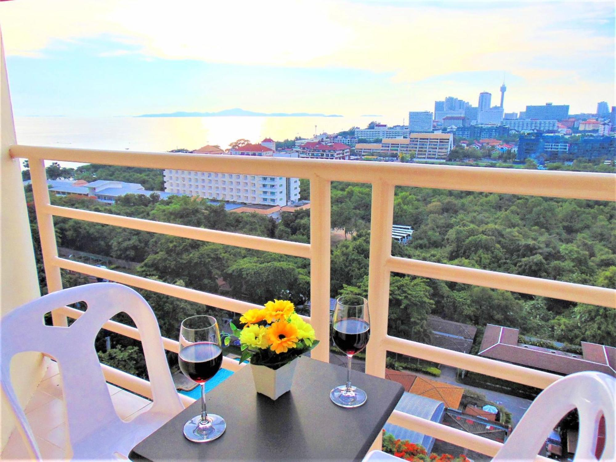 Sea View Beachfront Condos Pattaya Джомтиен Бийч Екстериор снимка